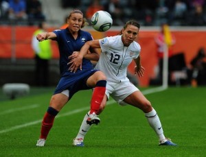 Lauren Cheney et Camille Abily